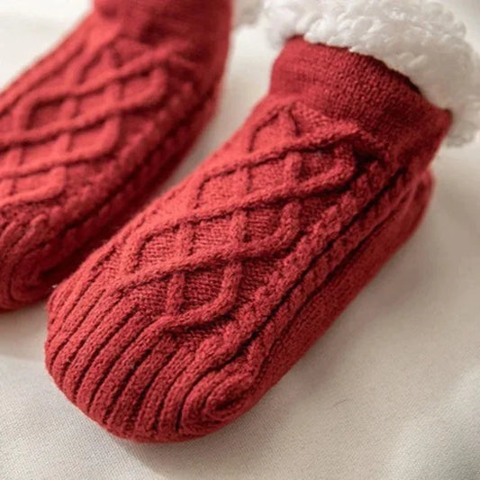 SNUGGS® PLUSH SOCKS